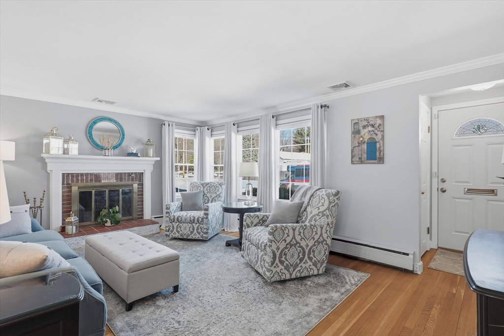 8 Westmont Road Shrewsbury, MA 01545 - Photo 5 of 42