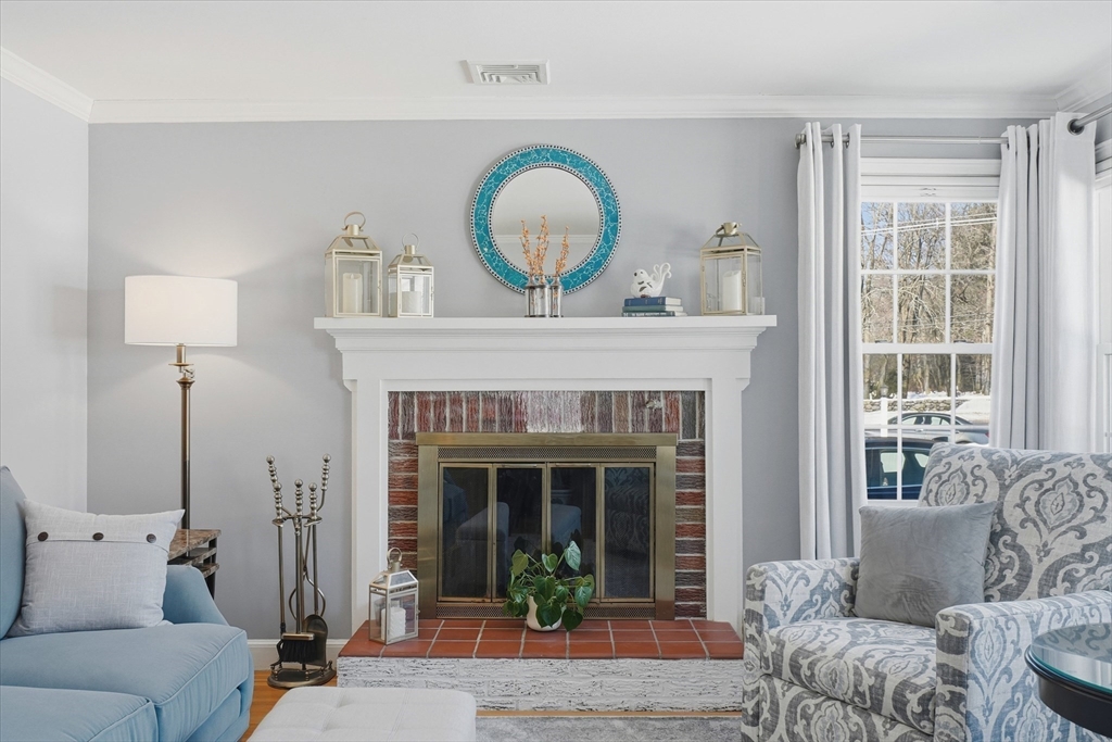 8 Westmont Road Shrewsbury, MA 01545 - Photo 7 of 42