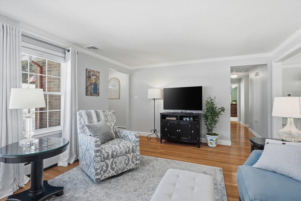 8 Westmont Road Shrewsbury, MA 01545 - Photo 8 of 42