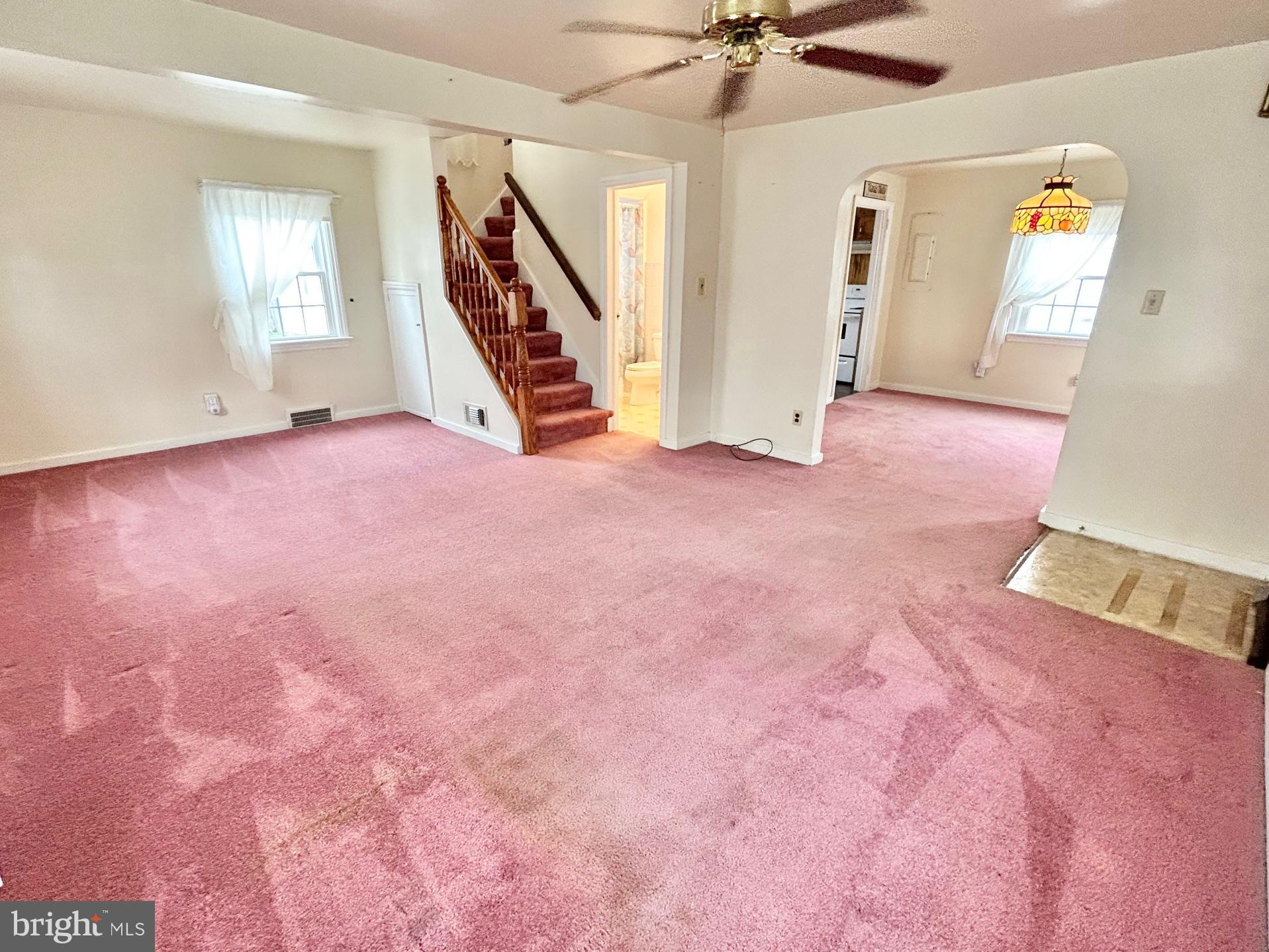 393 Manor Avenue Carneys Point, NJ 08069 - Photo 16 of 43 Living Room