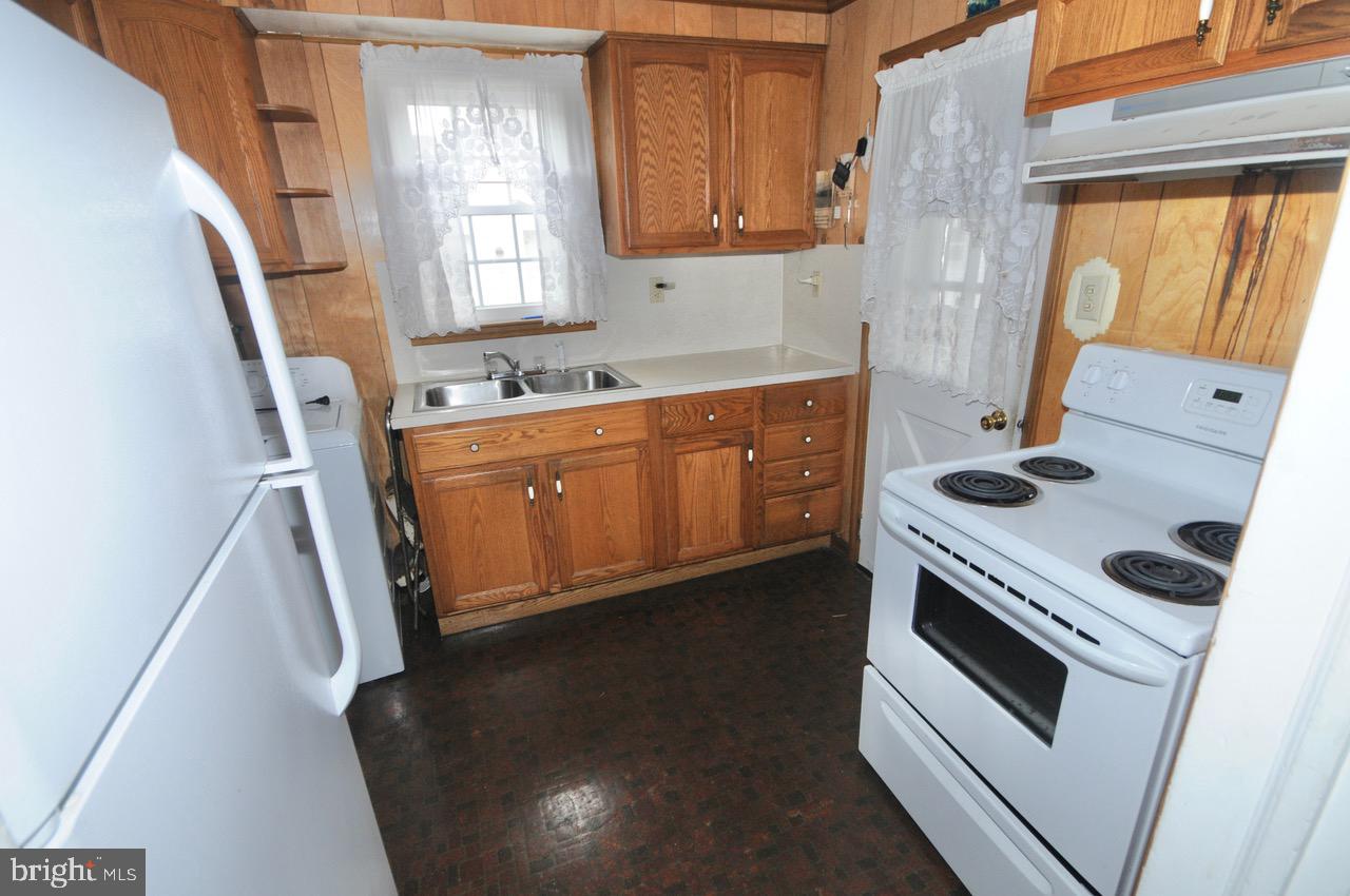393 Manor Avenue Carneys Point, NJ 08069 - Photo 31 of 43 Kitchen