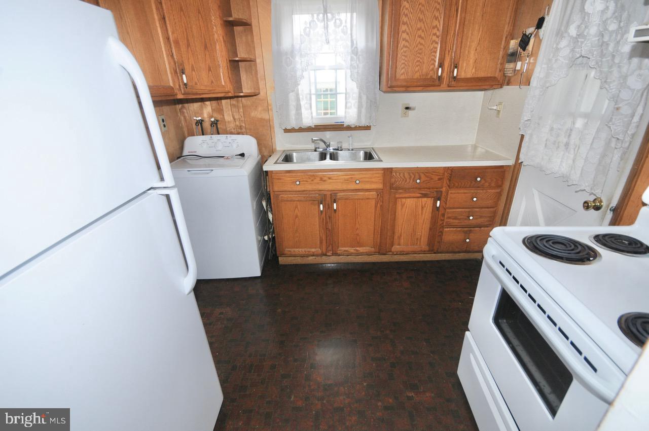393 Manor Avenue Carneys Point, NJ 08069 - Photo 32 of 43 Kitchen