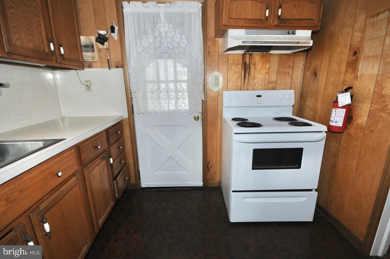 393 Manor Avenue Carneys Point, NJ 08069 - Photo 34 of 43 Kitchen