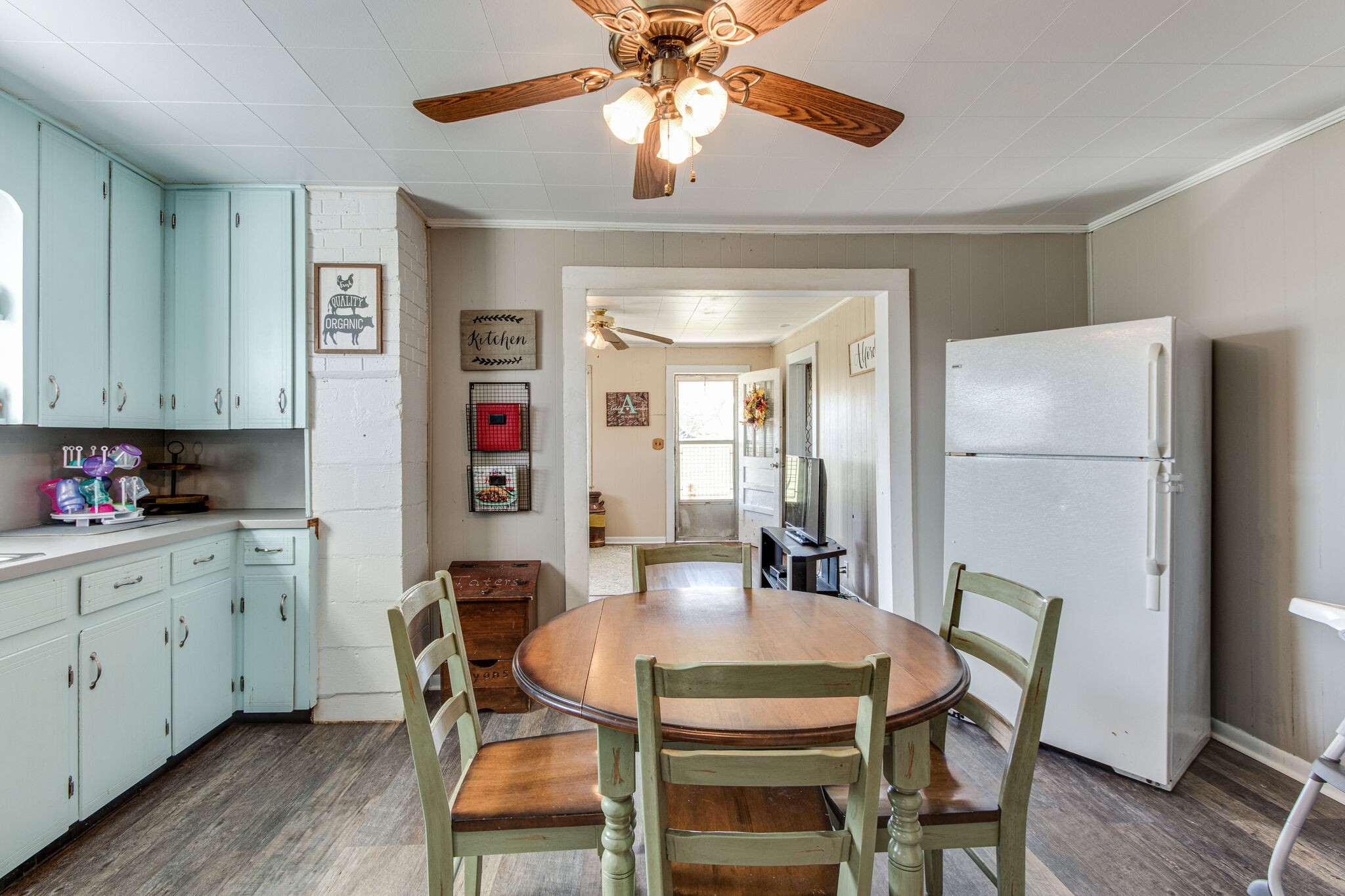 8026 Fredonia Road Manchester, TN 37355 - Photo 13 of 26 a view of a dining room with furniture and wooden floor