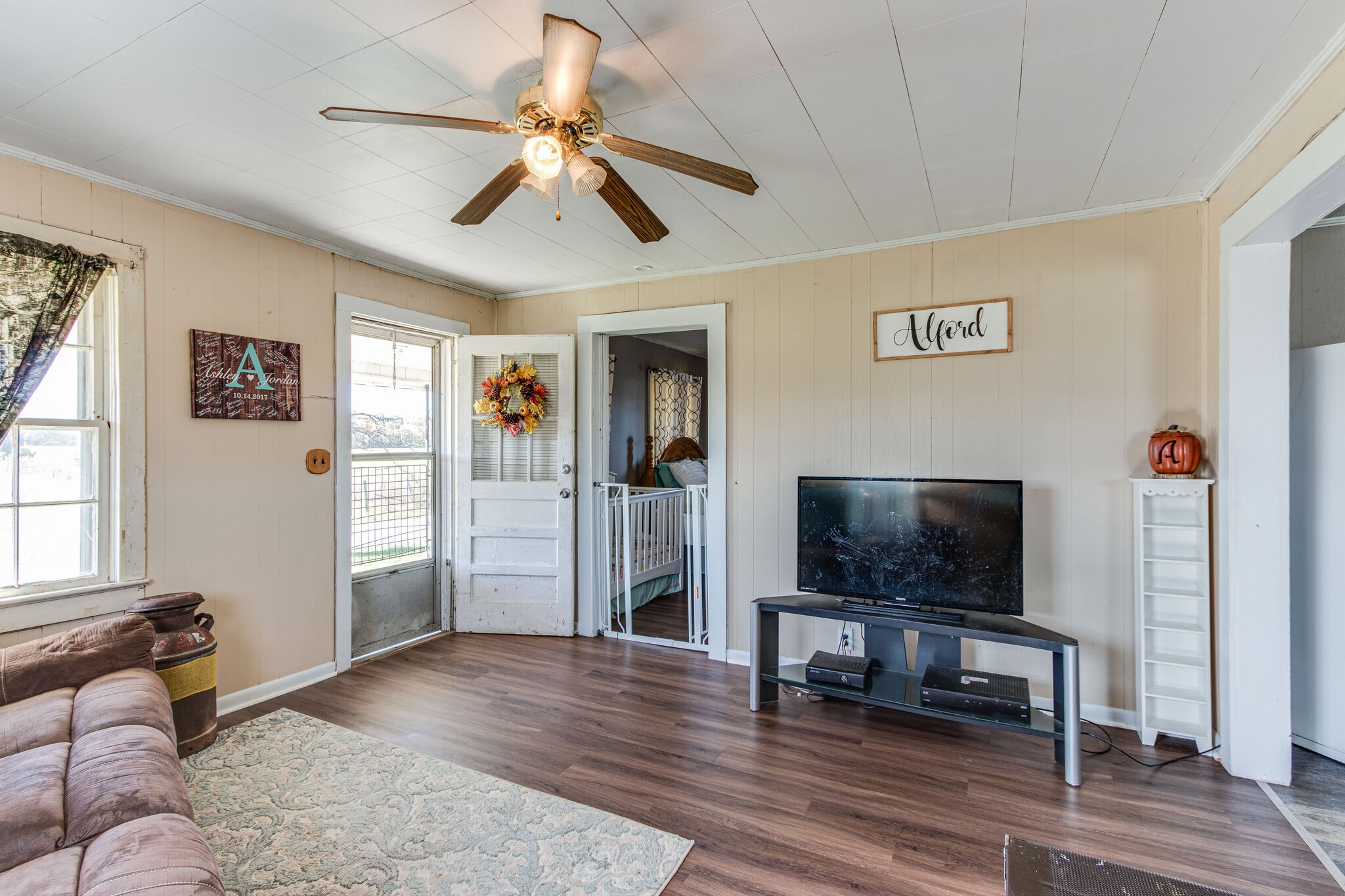 8026 Fredonia Road Manchester, TN 37355 - Photo 7 of 26 a living room with furniture and a flat screen tv