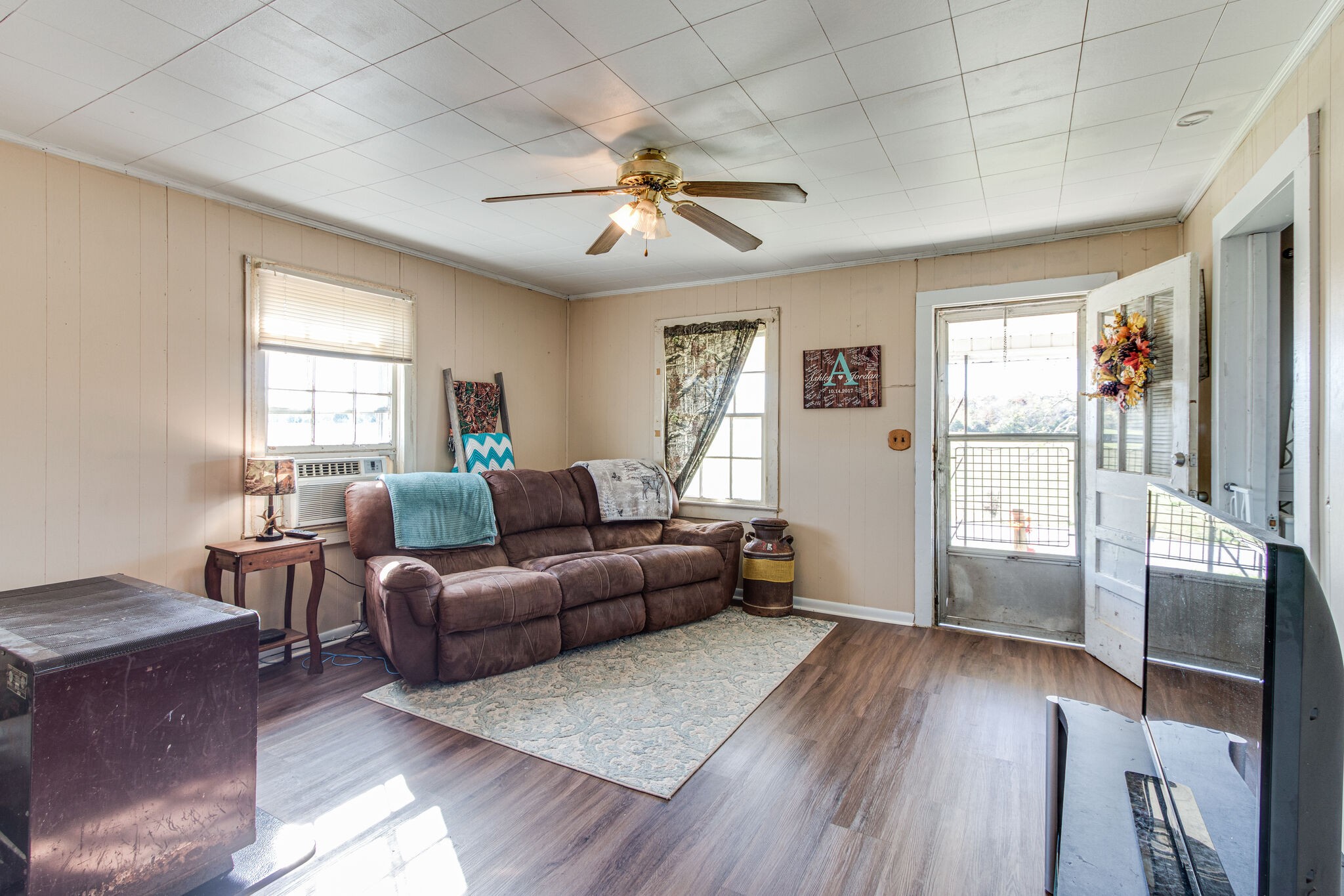 8026 Fredonia Road Manchester, TN 37355 - Photo 8 of 26 a living room with furniture and a window