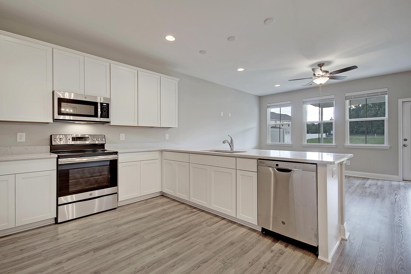7822 Montview Road North Charleston, SC 29418 - Photo 13 of 35 Kitchen