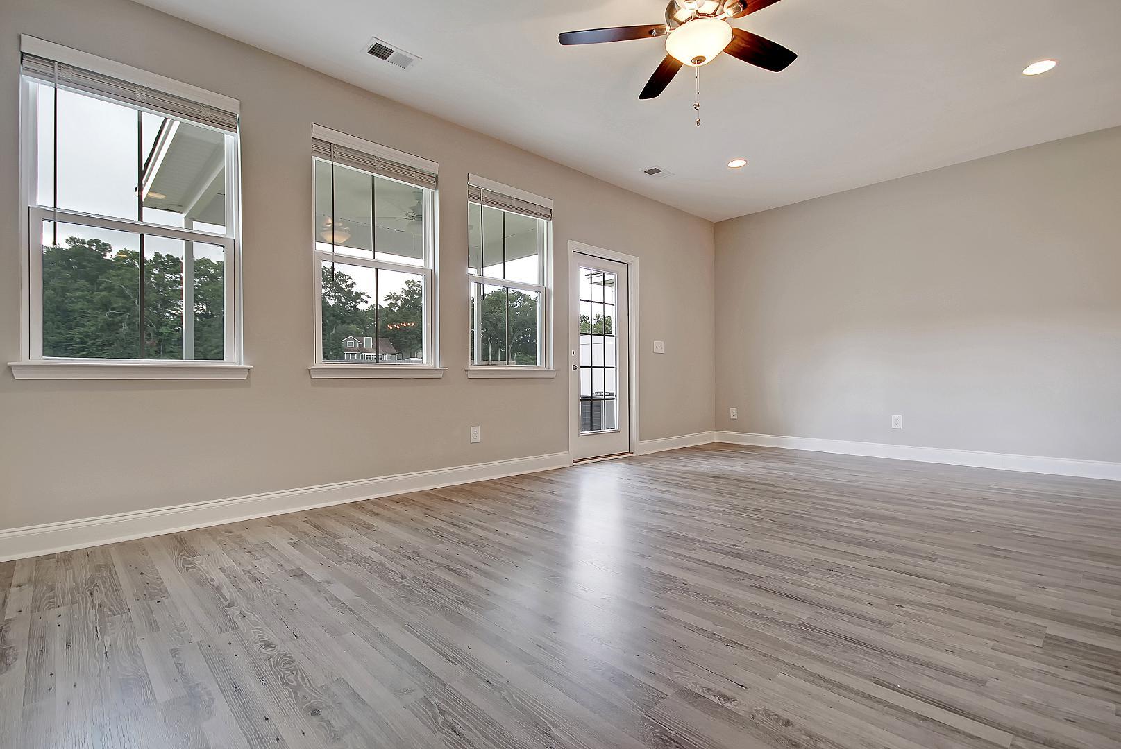 7822 Montview Road North Charleston, SC 29418 - Photo 3 of 35 Living Room