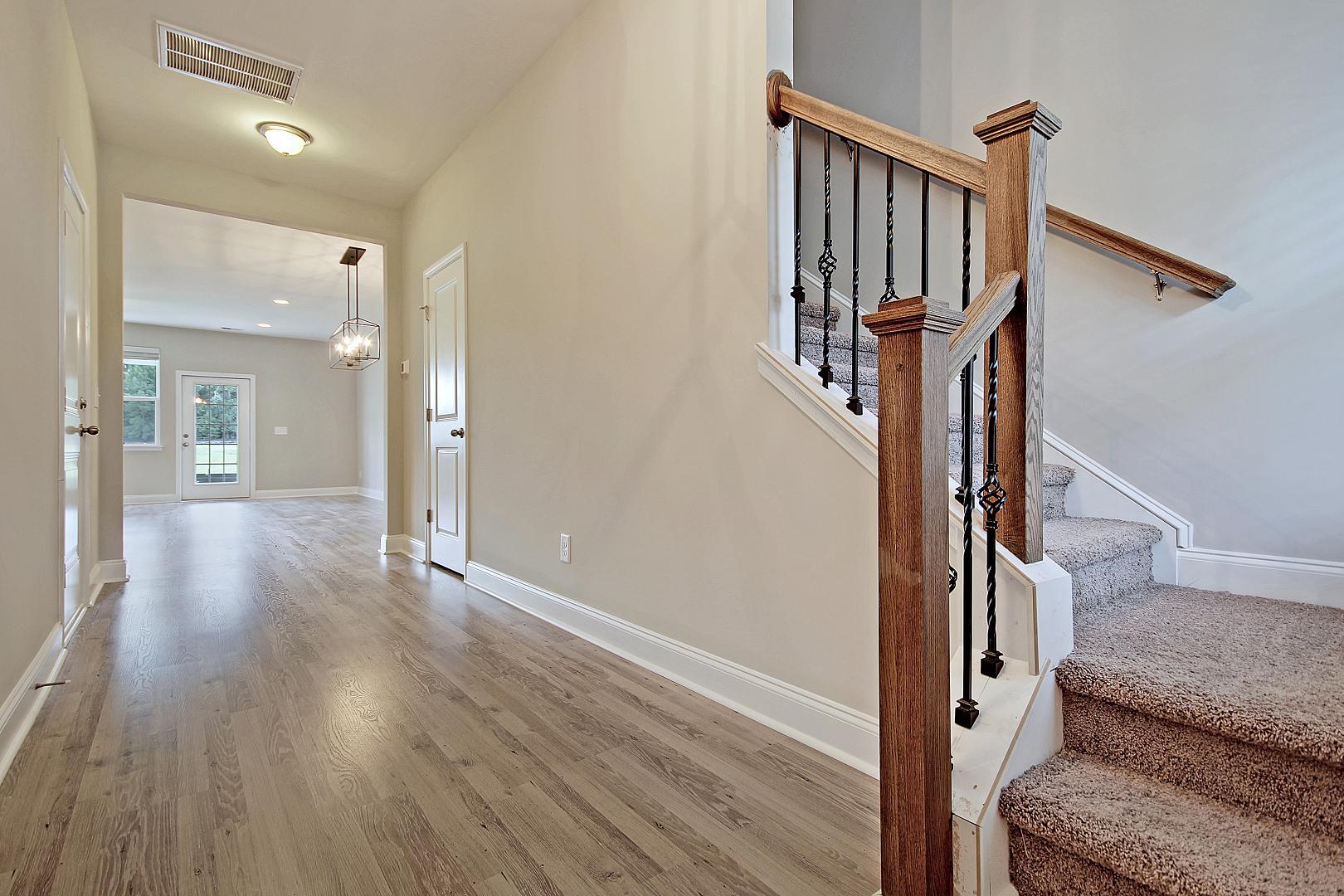 7822 Montview Road North Charleston, SC 29418 - Photo 7 of 35 Entry