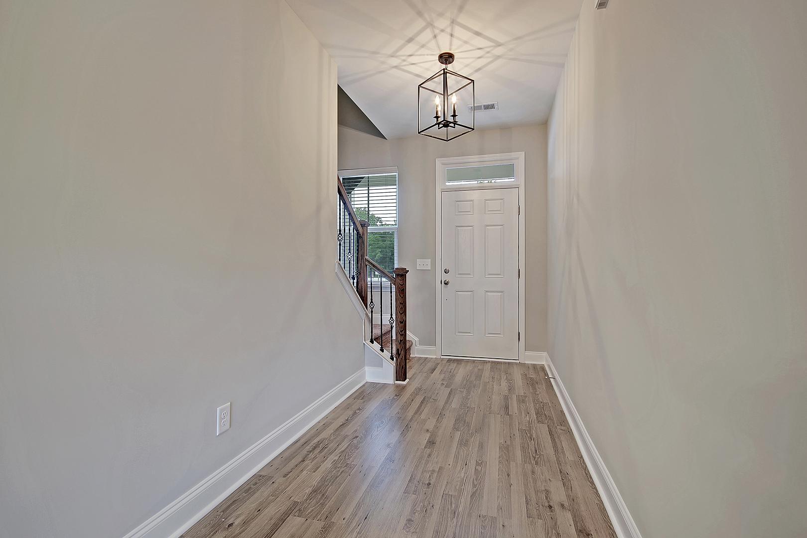 7822 Montview Road North Charleston, SC 29418 - Photo 8 of 35 Foyer
