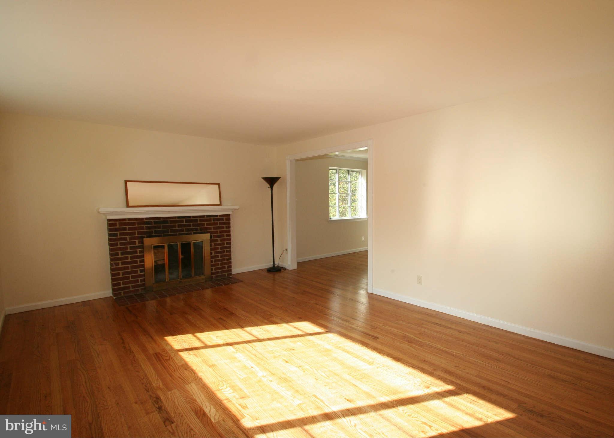 7502 Nottoway Place Springfield, VA 22150 - Photo 18 of 18 Living Room