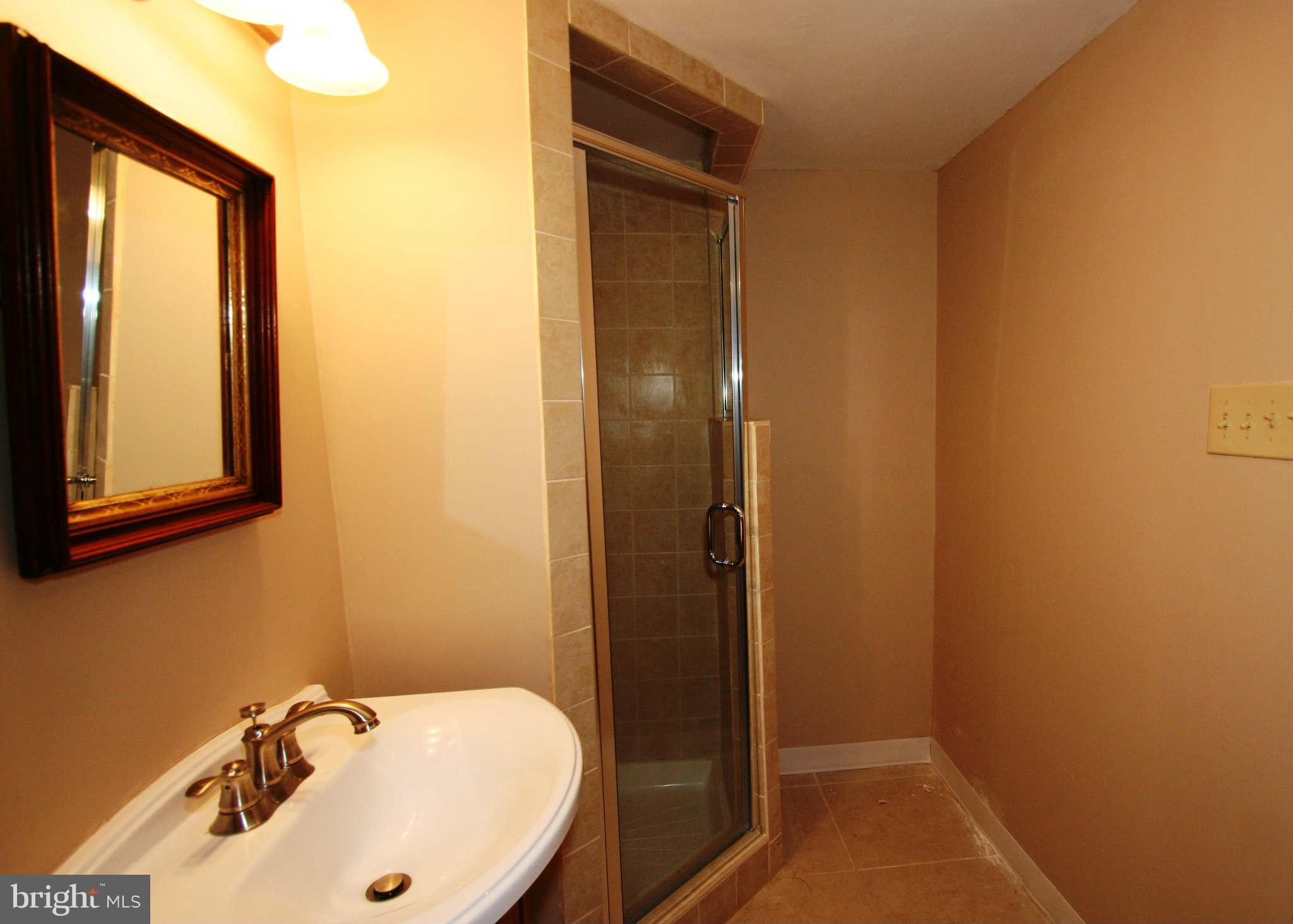 7502 Nottoway Place Springfield, VA 22150 - Photo 4 of 18 Bath