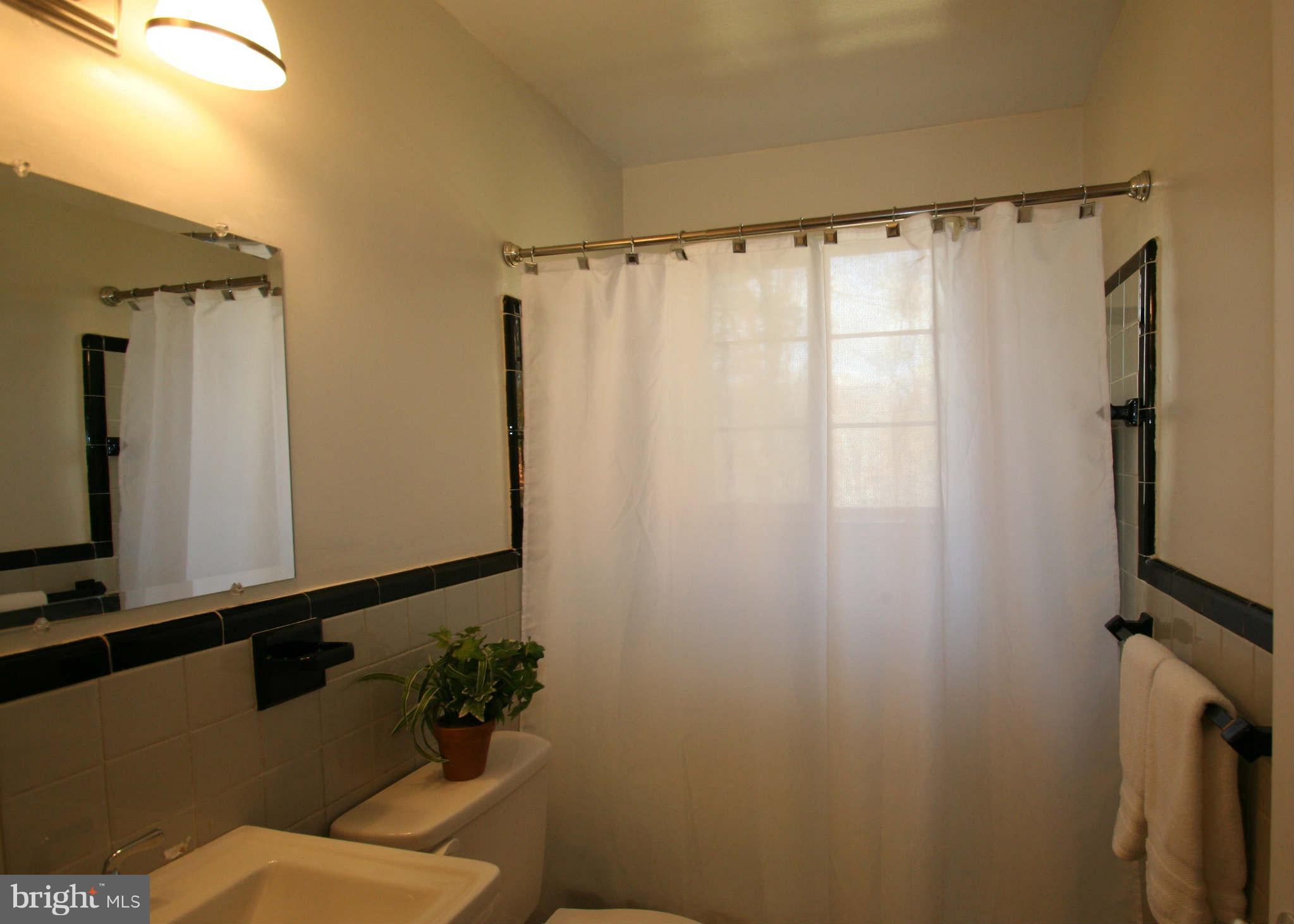 7502 Nottoway Place Springfield, VA 22150 - Photo 7 of 18 Bath