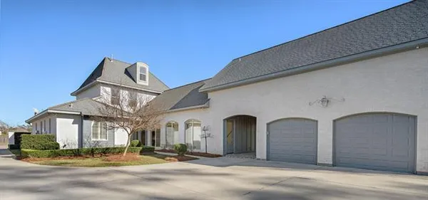 $1,185,000 | 601 Lake Circle, Madisonville, LA 70447