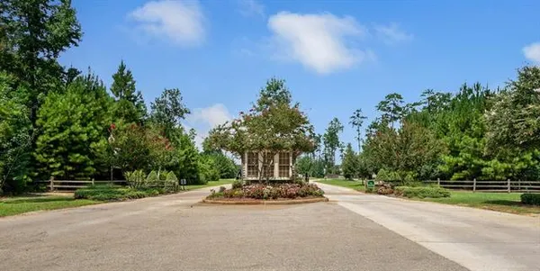 $1,185,000 | 601 Lake Circle, Madisonville, LA 70447