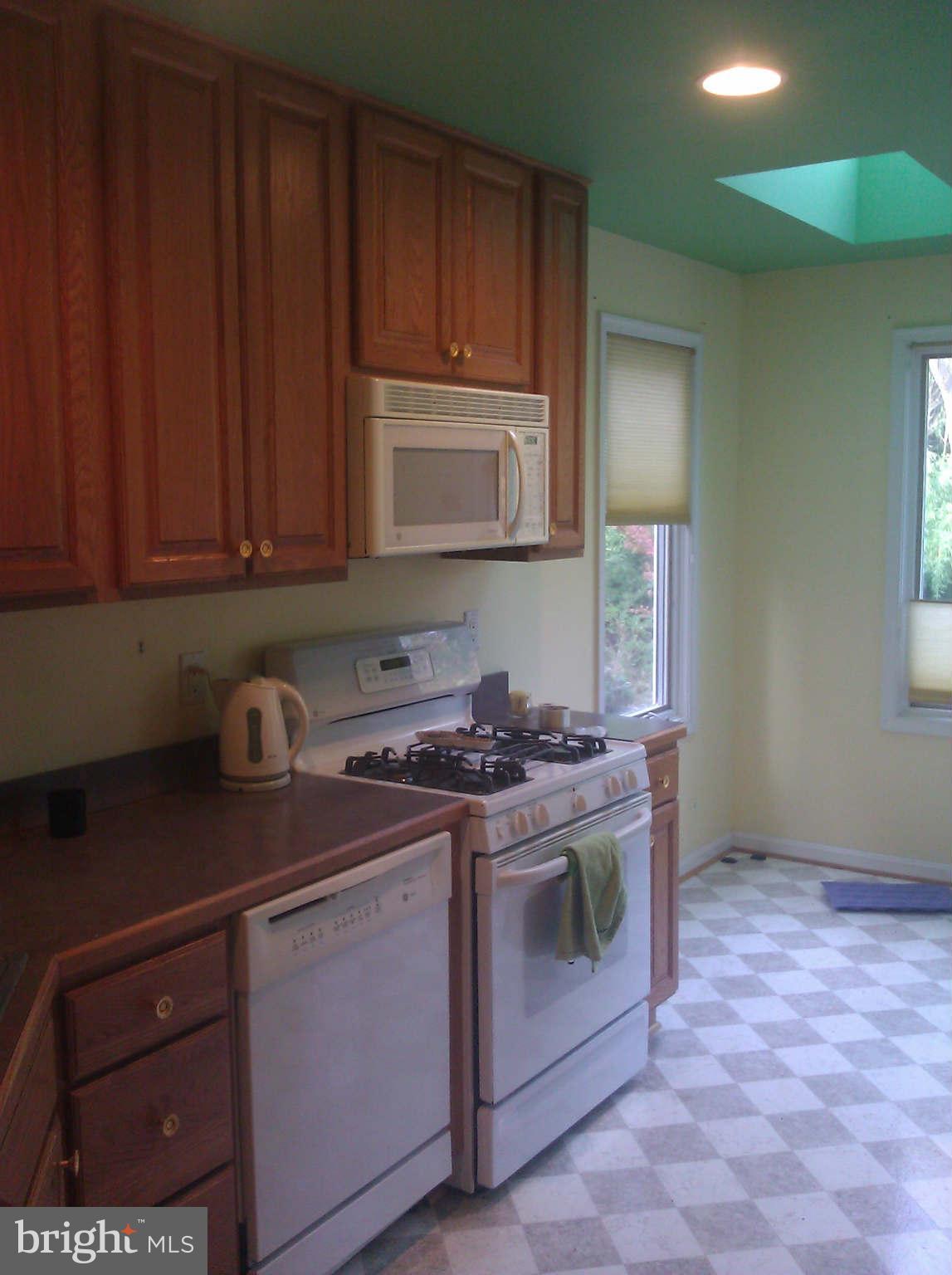 1044 Blackwell Road Annapolis, MD 21403 - Photo 2 of 24 Kitchen
