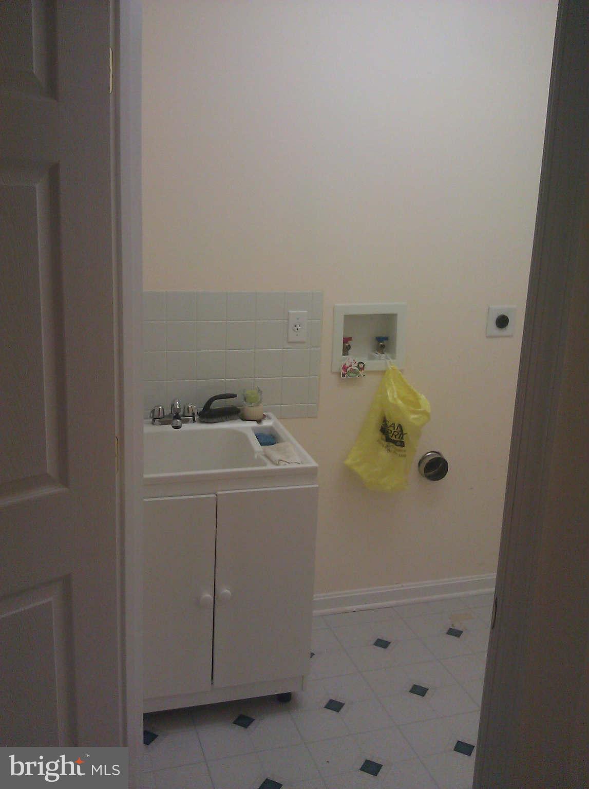 1044 Blackwell Road Annapolis, MD 21403 - Photo 8 of 24 Interior (General)