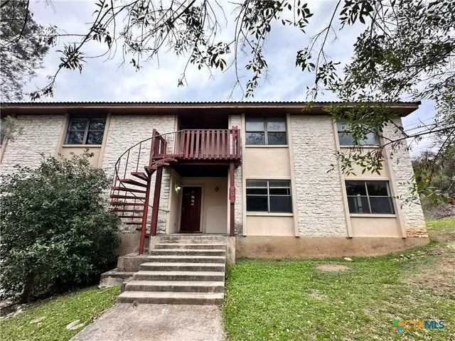 a view of outdoor space yard and front view of a house