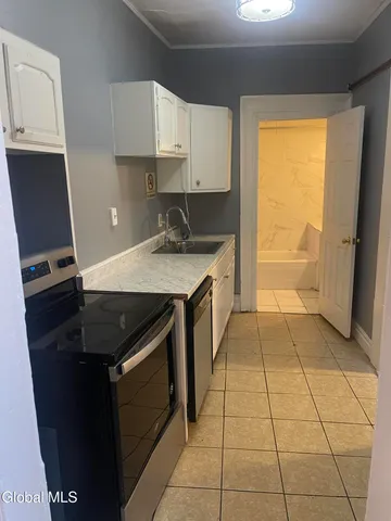 $950 | 2156 5th Avenue, Troy, NY 12180