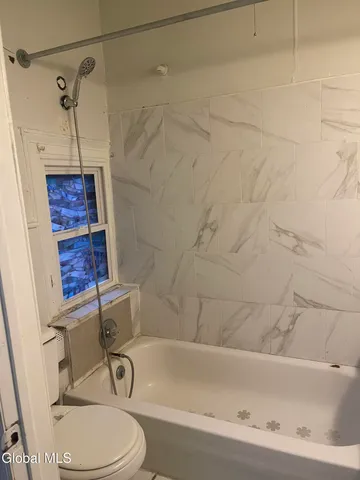 $950 | 2156 5th Avenue, Troy, NY 12180