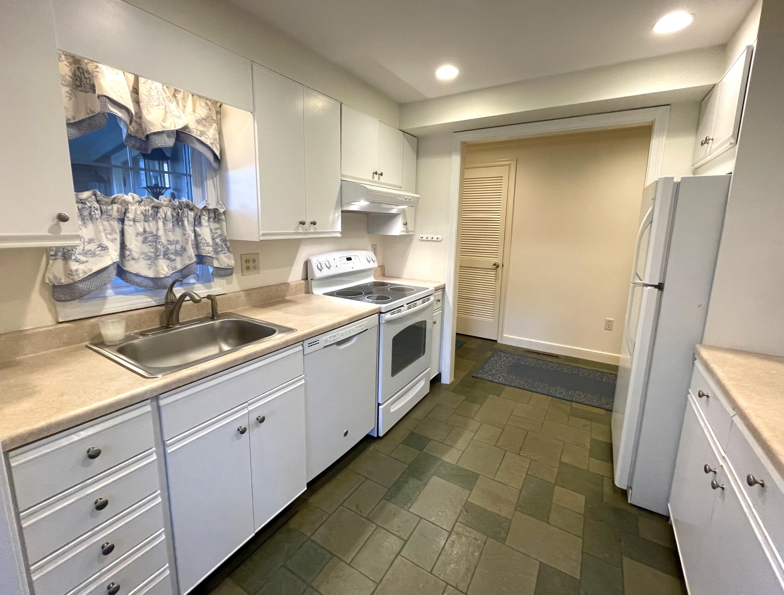 39 Tower Hill Road, Unit 5B Osterville, MA 02655 - Photo 7 of 16 Kitchen