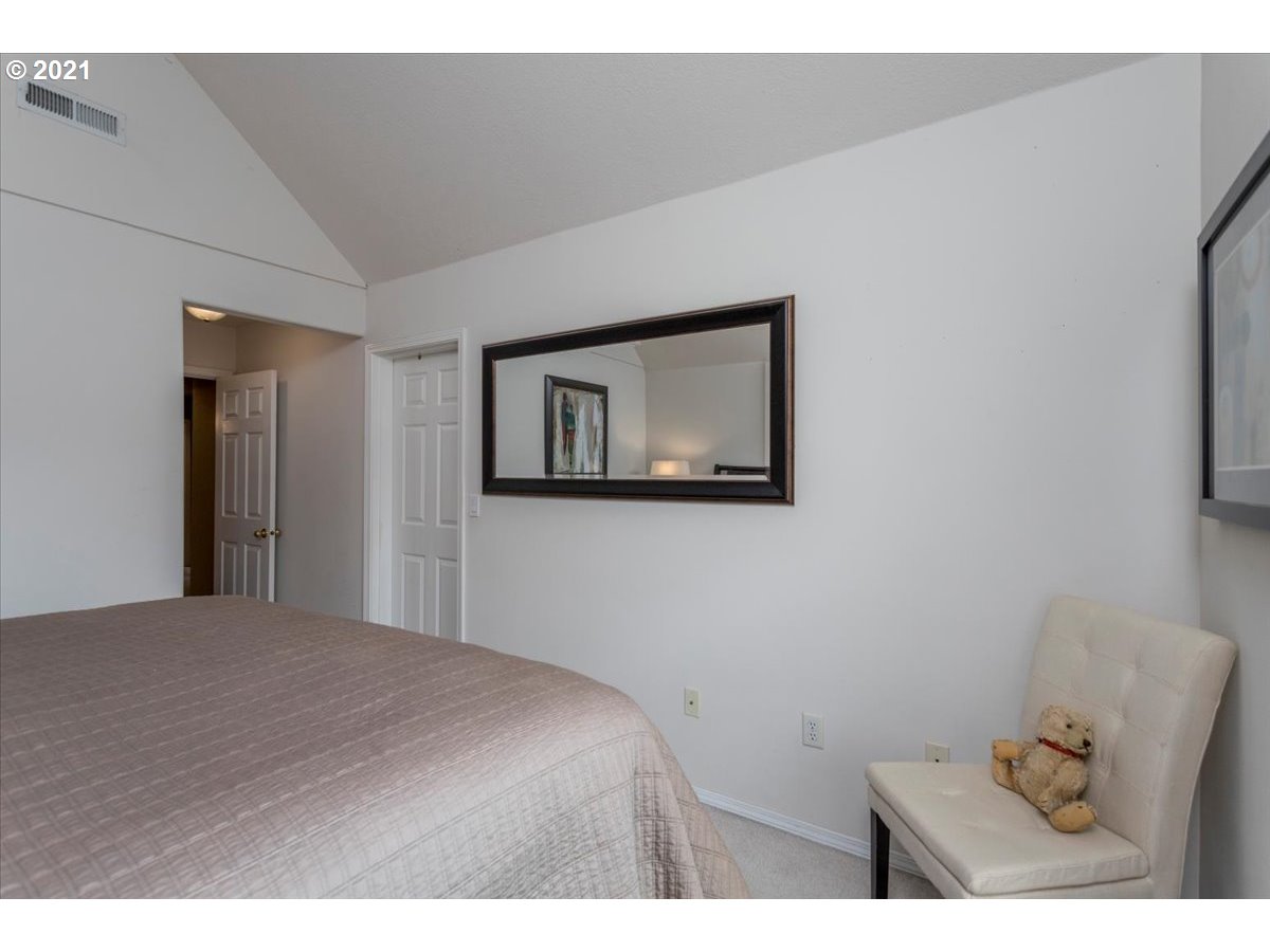 22046 Southwest Grahams Ferry Road, Unit B Tualatin, OR 97062 - Photo 16 of 26 Gallery Image 16