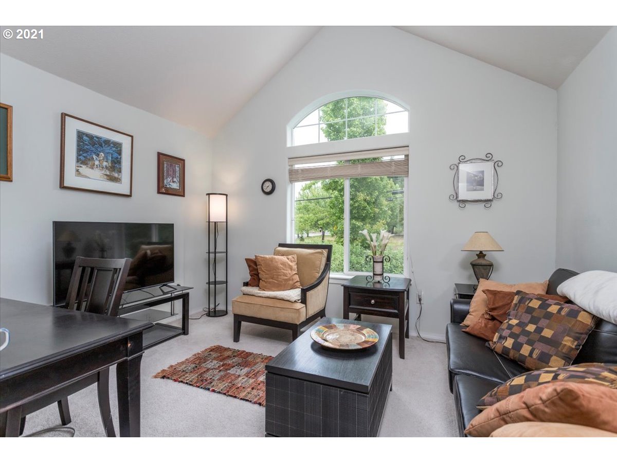 22046 Southwest Grahams Ferry Road, Unit B Tualatin, OR 97062 - Photo 18 of 26 Gallery Image 18