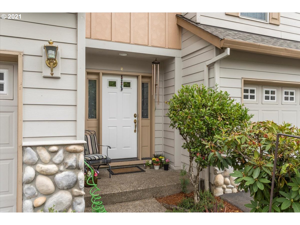 22046 Southwest Grahams Ferry Road, Unit B Tualatin, OR 97062 - Photo 4 of 26 Gallery Image 4