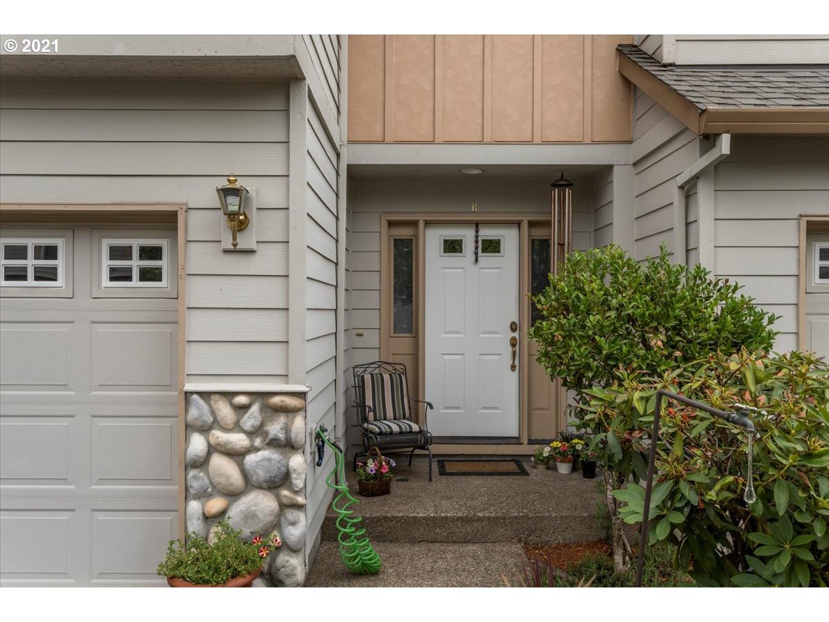 22046 Southwest Grahams Ferry Road, Unit B Tualatin, OR 97062 - Photo 5 of 26 Gallery Image 5