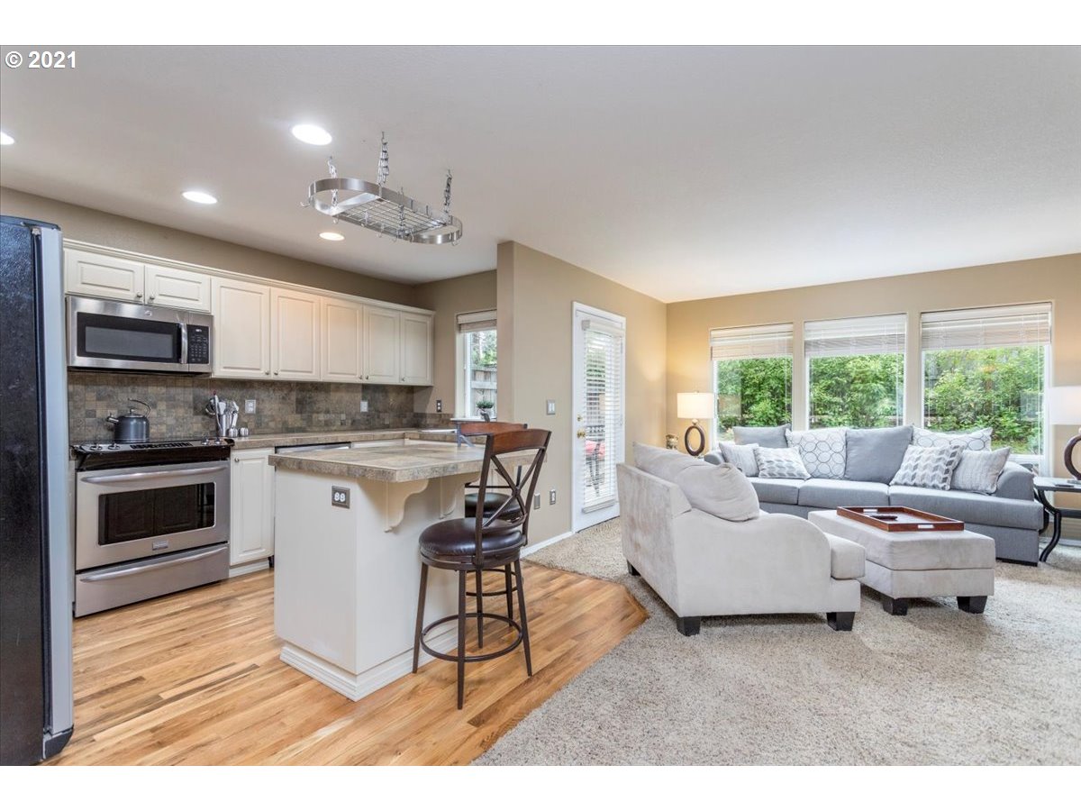 22046 Southwest Grahams Ferry Road, Unit B Tualatin, OR 97062 - Photo 7 of 26 Gallery Image 7