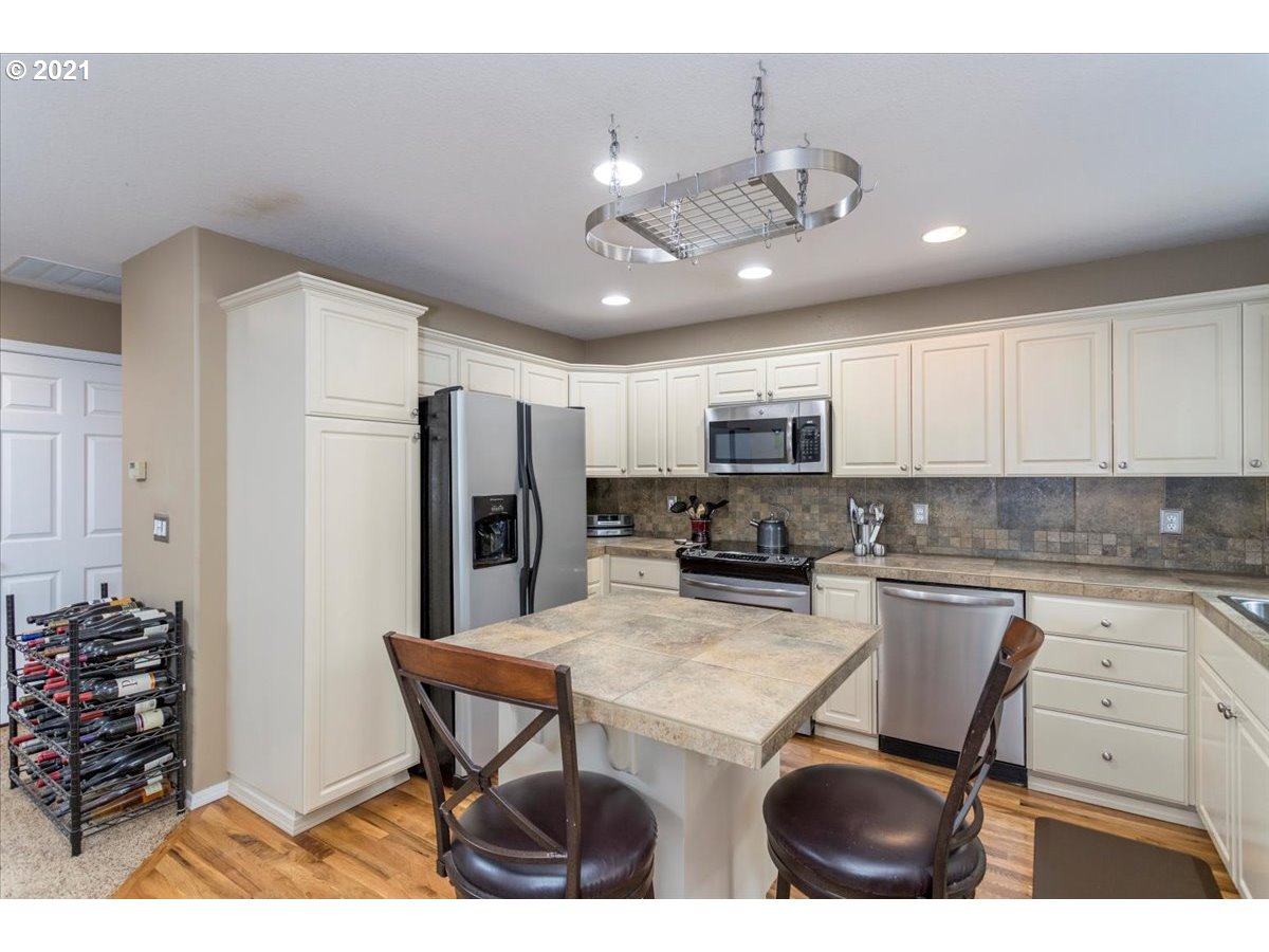 22046 Southwest Grahams Ferry Road, Unit B Tualatin, OR 97062 - Photo 8 of 26 Gallery Image 8