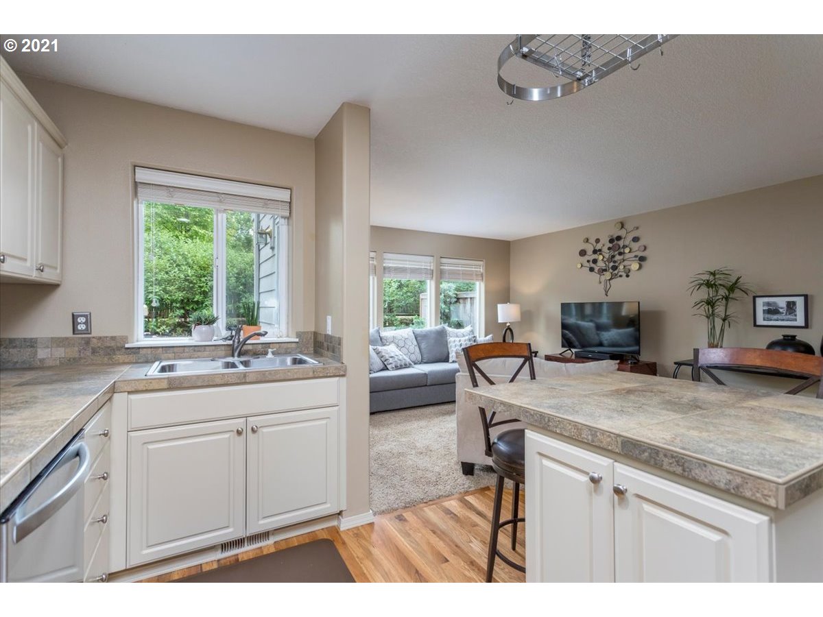 22046 Southwest Grahams Ferry Road, Unit B Tualatin, OR 97062 - Photo 9 of 26 Gallery Image 9