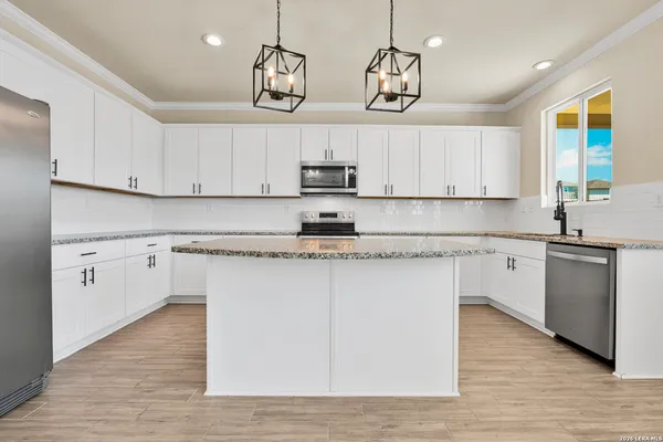 $2,600 | 11230 Blue Feather, San Antonio, TX 78254