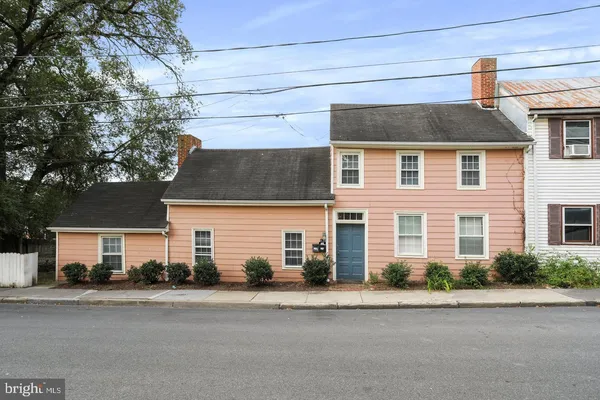 $900 | 129 East Germain Street, Unit B, Winchester, VA 22601