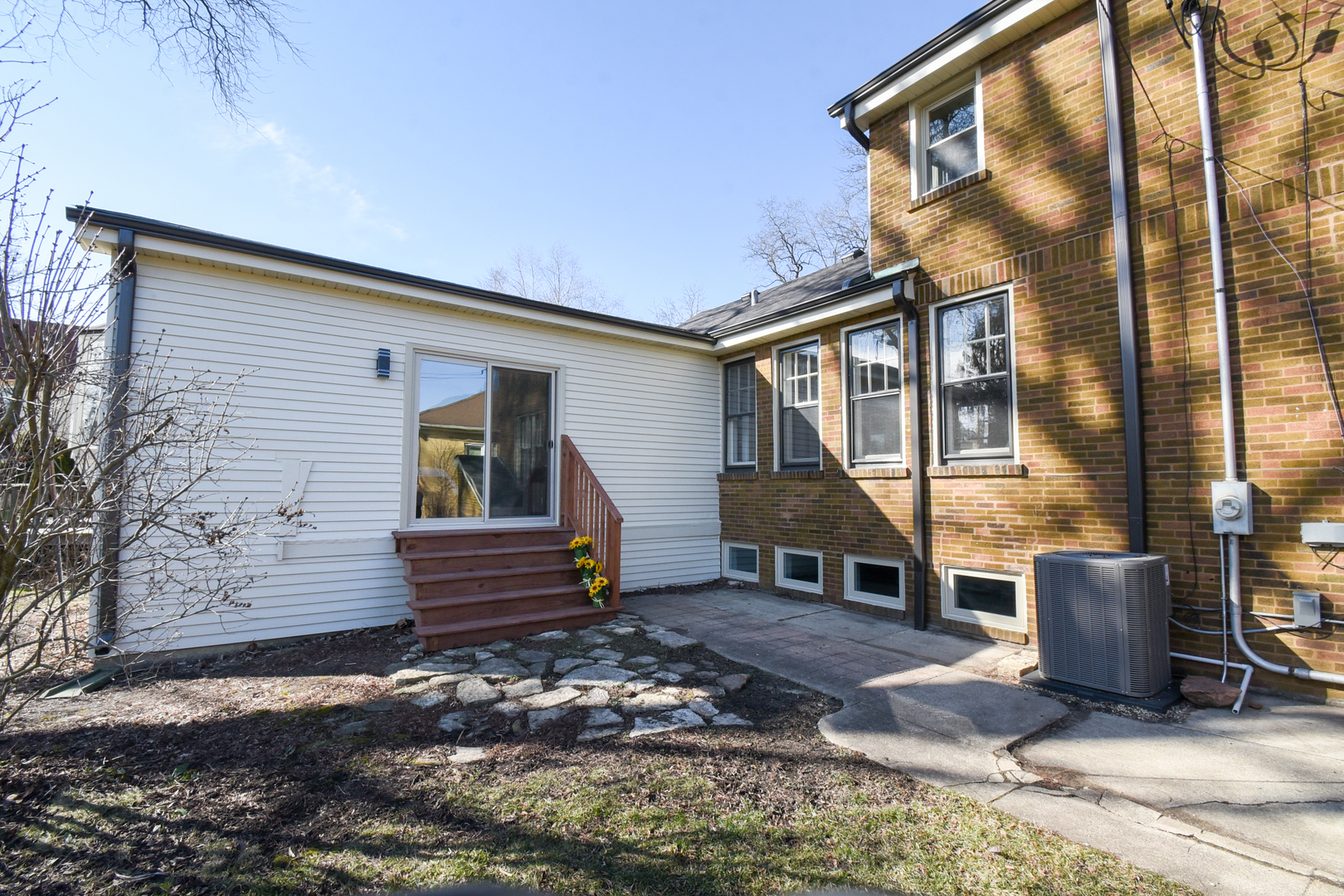 427 Uvedale Road Riverside, IL 60546 - Photo 27 of 33 a front view of a house with garden