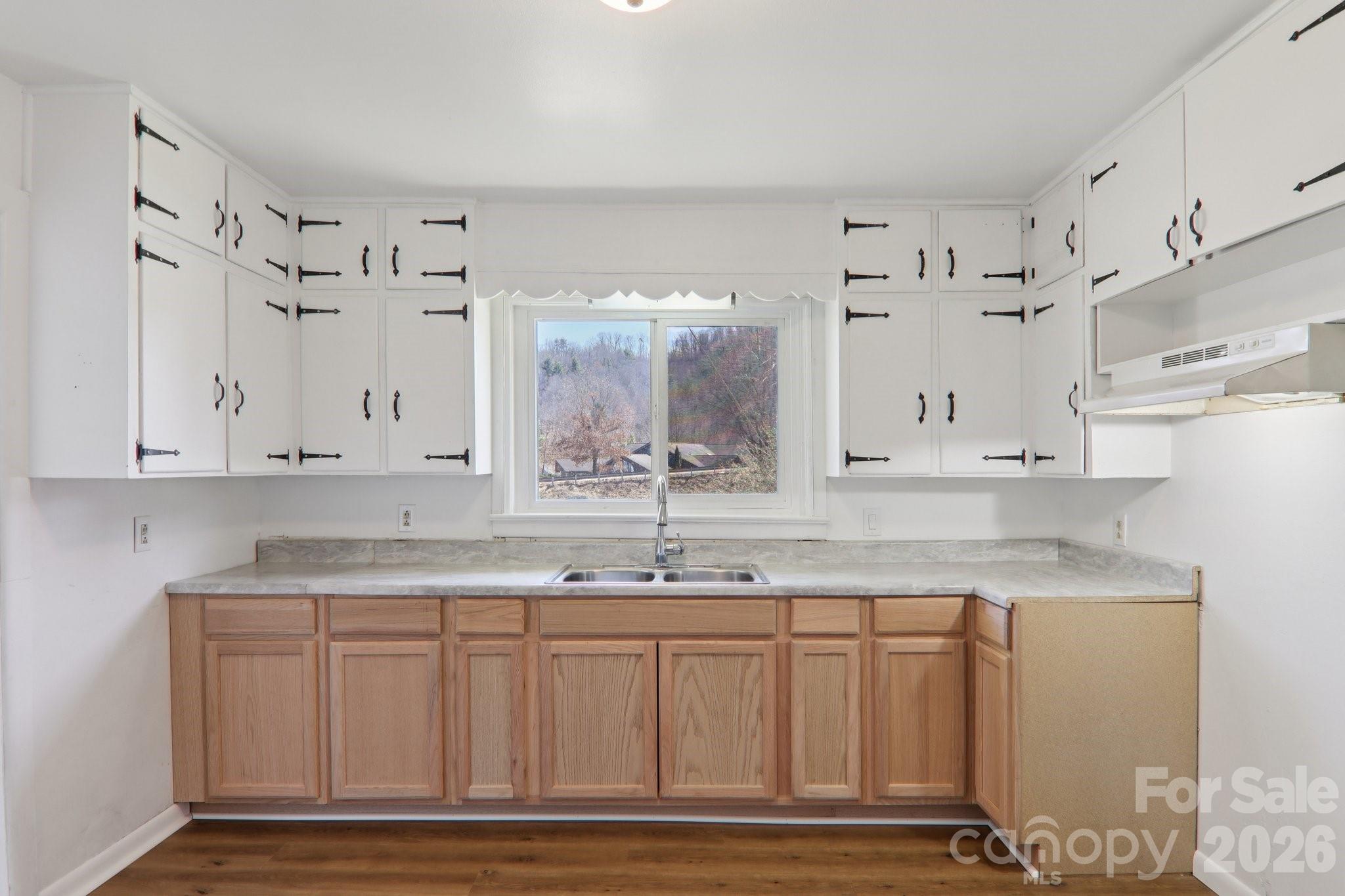 541 Paragon Parkway Clyde, NC 28721 - Photo 11 of 45