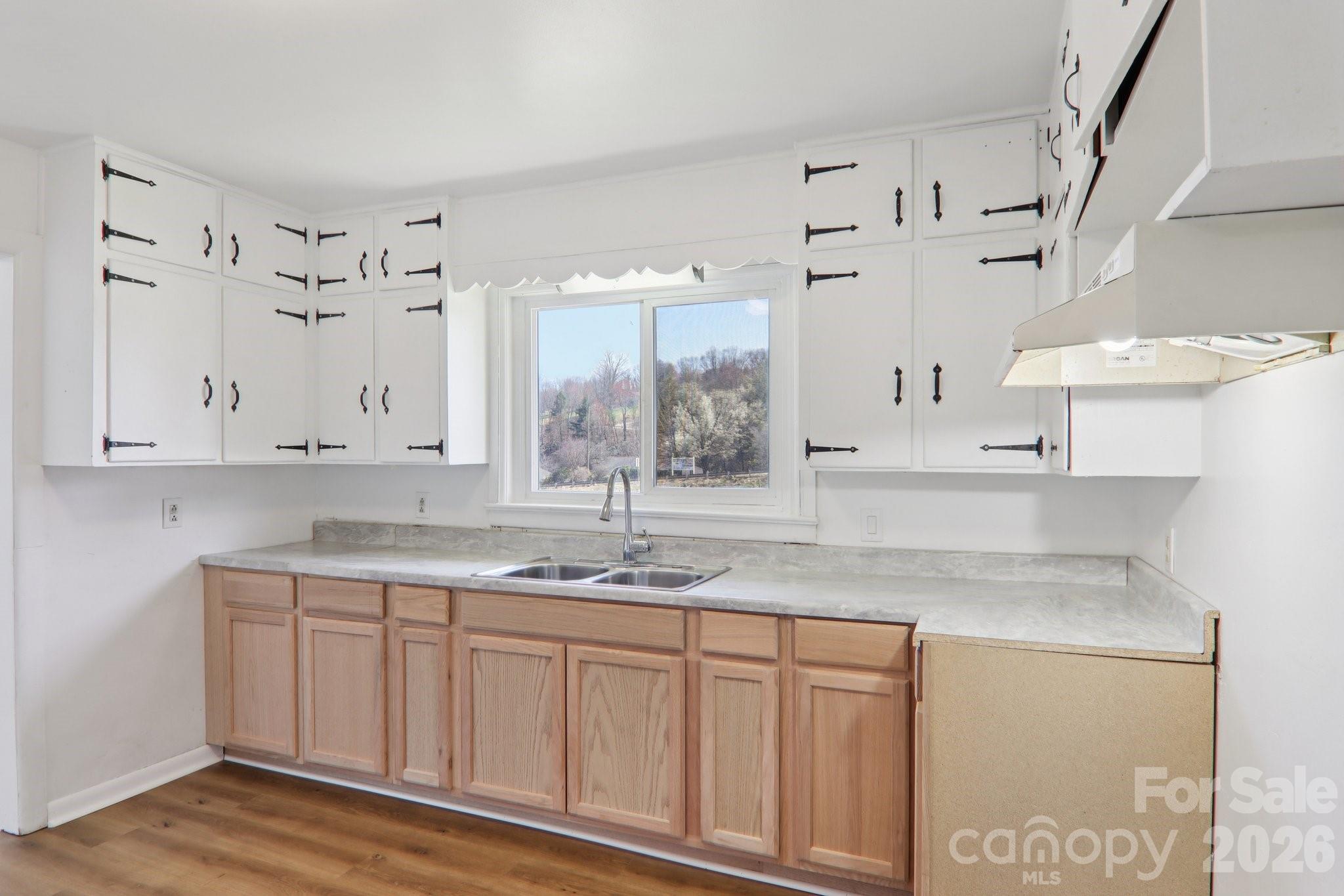 541 Paragon Parkway Clyde, NC 28721 - Photo 10 of 45