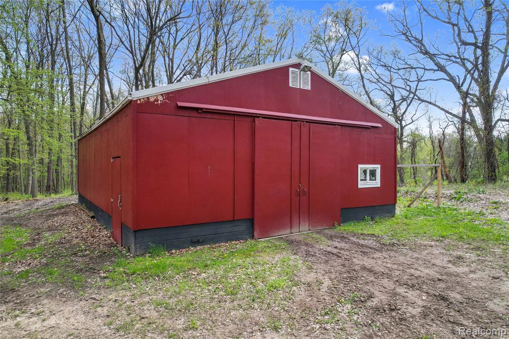 2300 Old Plank Road Milford, MI 48381 - Photo 4 of 31
