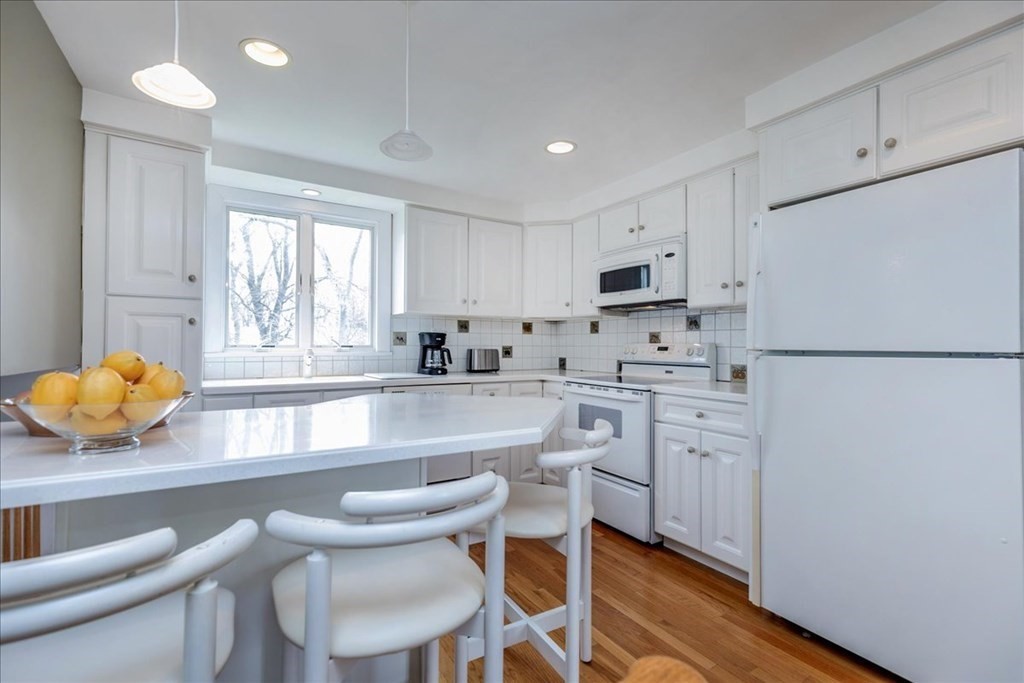 8 Longstreet Road Peabody, MA 01960 - Photo 12 of 32 Gallery Image 12