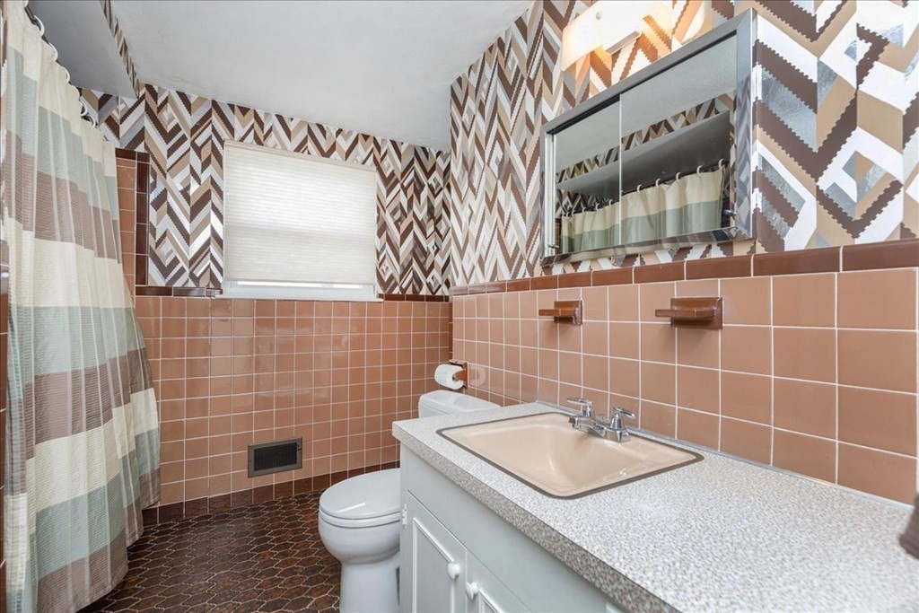 8 Longstreet Road Peabody, MA 01960 - Photo 21 of 32 Gallery Image 21