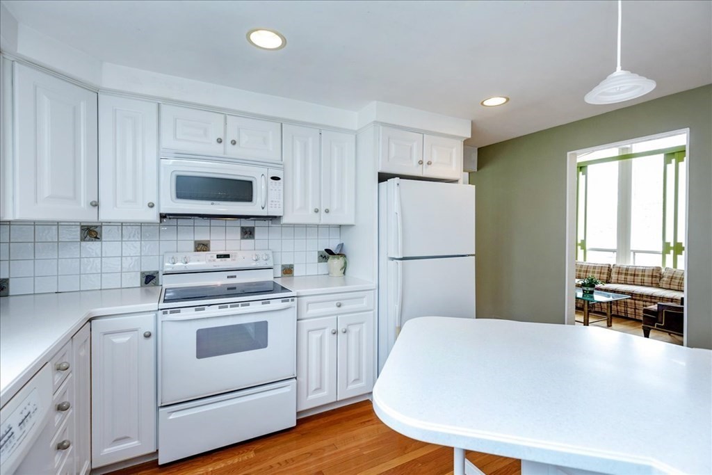 8 Longstreet Road Peabody, MA 01960 - Photo 9 of 32 Gallery Image 9