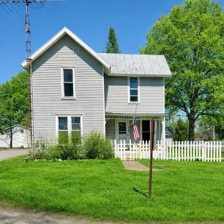 $99,900 | 2582 East Montgomery Road, Hillsdale, MI 49242