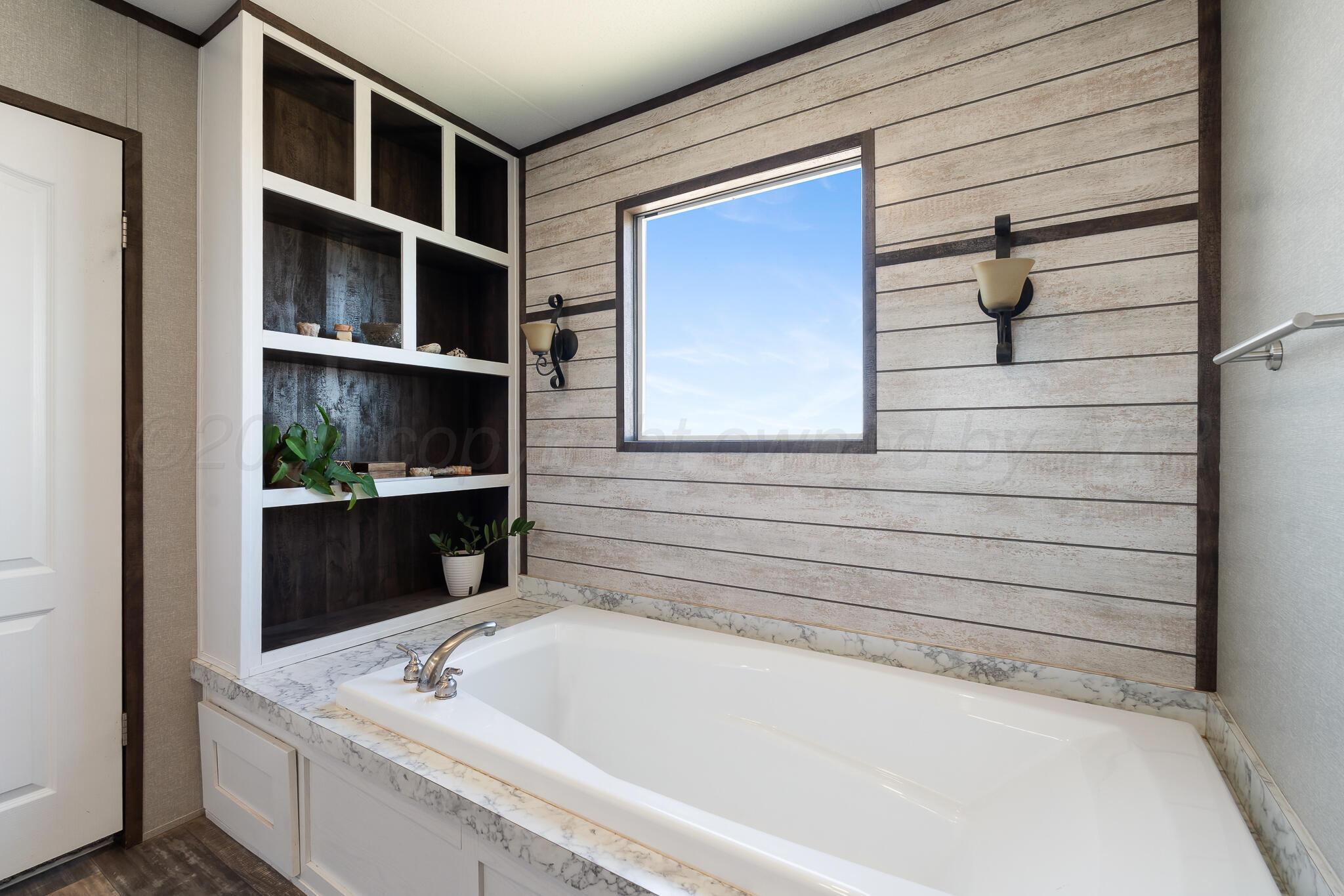 11401 Anderson Road Amarillo, TX 79118 - Photo 24 of 59 Soaking Tub
