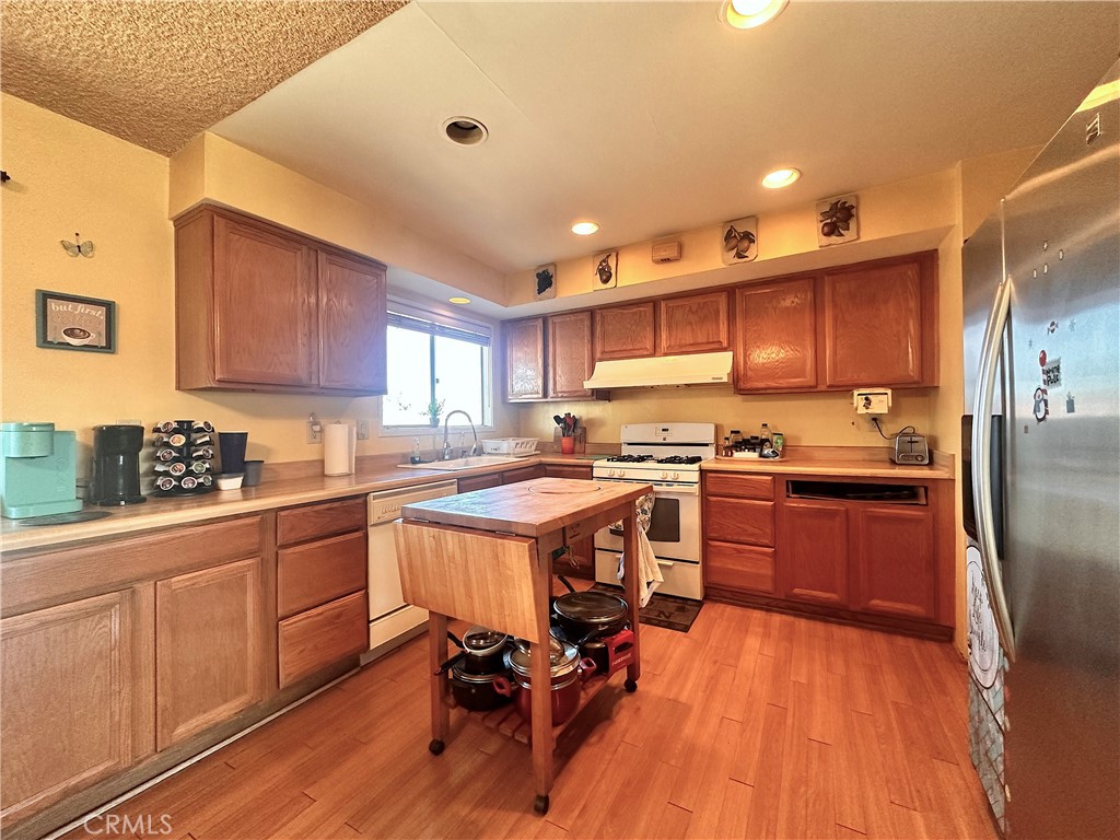 19863 Drasin Drive Canyon Country, CA 91351 - Photo 3 of 28