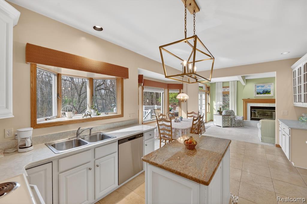 7798 Lee Road Brighton, MI 48116 - Photo 3 of 49