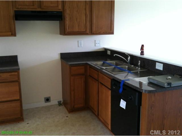 6812 Sunman Road Charlotte, NC 28216 - Photo 4 of 8 Gallery Image 4