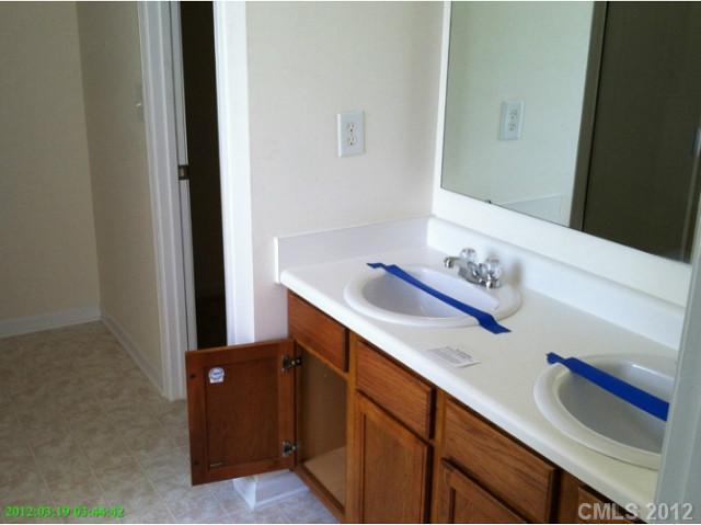6812 Sunman Road Charlotte, NC 28216 - Photo 6 of 8 Gallery Image 6