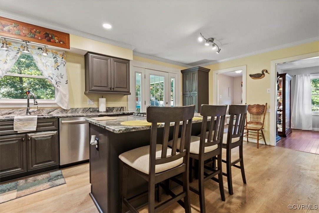 10459 Rockingham Road Mechanicsville, VA 23116 - Photo 23 of 48 Kitchen with a wealth of natural light, dishwasher
