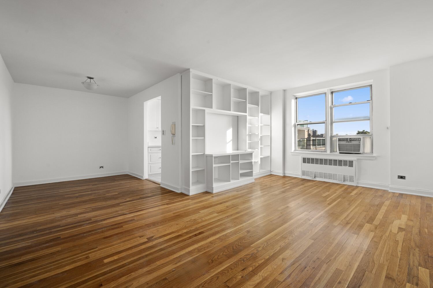 3512 Oxford Avenue, Unit 6C Bronx, NY 10463 - Photo 3 of 12 a view of an empty room with a window