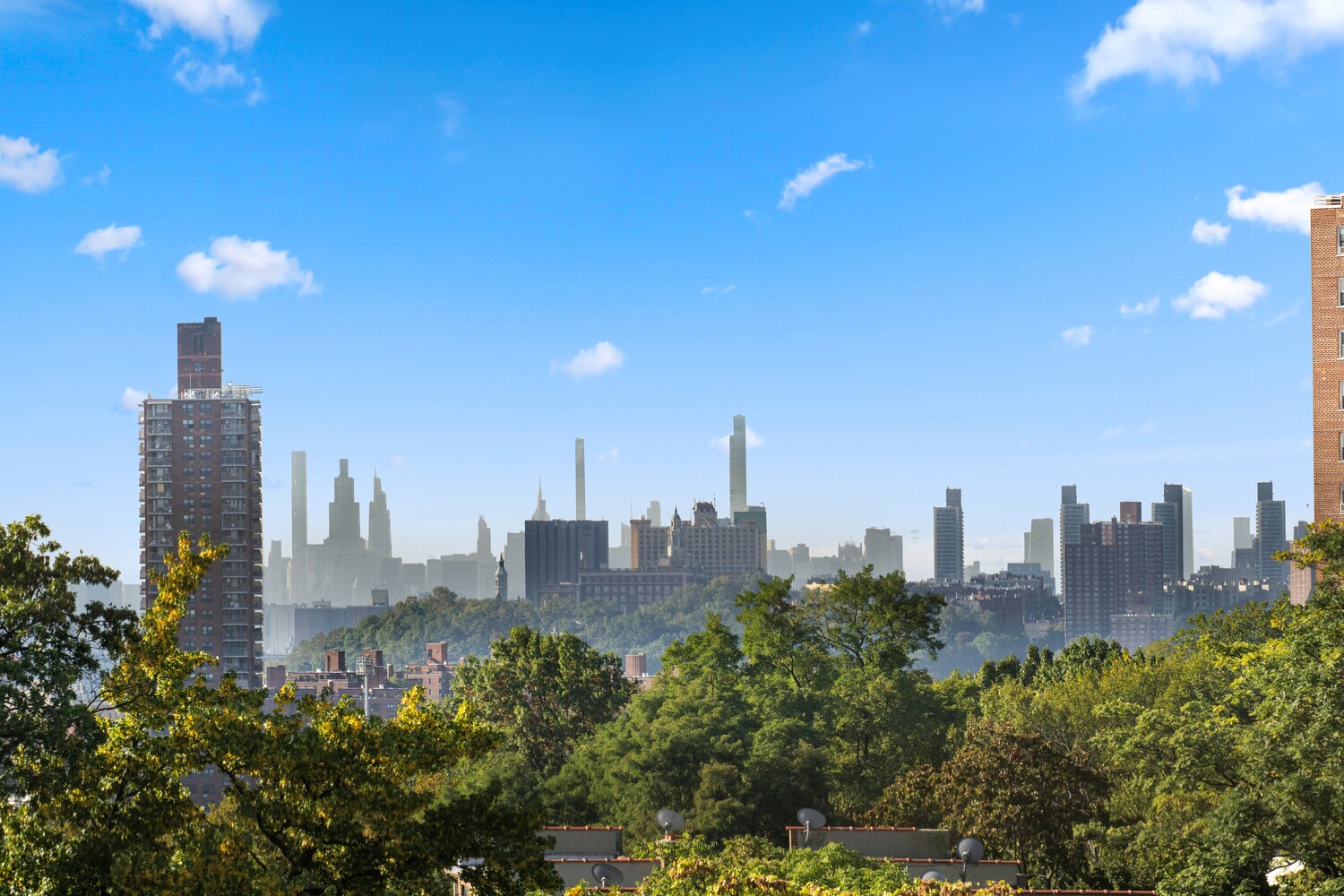 3512 Oxford Avenue, Unit 6C Bronx, NY 10463 - Photo 4 of 12 a view of a city with tall buildings in the background